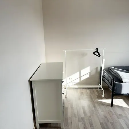 Work And Near Frankfurt Airport 2br And Balcony *