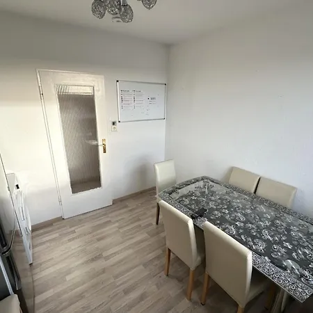 Work And Near Frankfurt Airport 2br And Balcony Raunheim