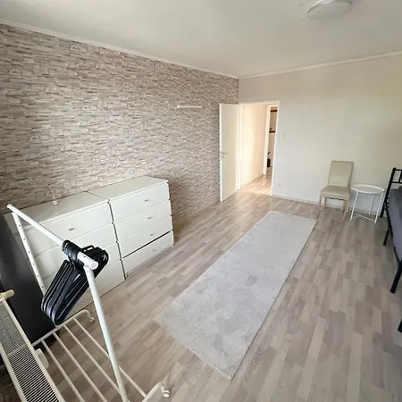 Work And Near Frankfurt Airport 2br And Balcony *