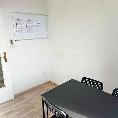 Work And Near Frankfurt Airport 2br And Balcony Appartement