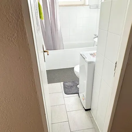 Work And Near Frankfurt Airport 2br And Balcony *