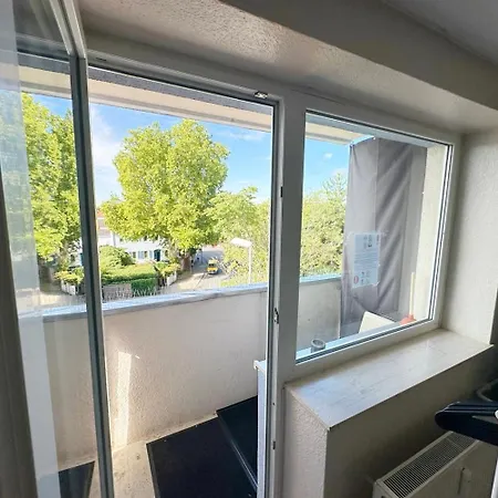Work And Near Frankfurt Airport 2br And Balcony Appartement *